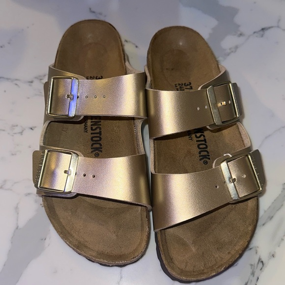 Arizona
Birko-Flor gold Birkenstock 37 brand new - Picture 2 of 6
